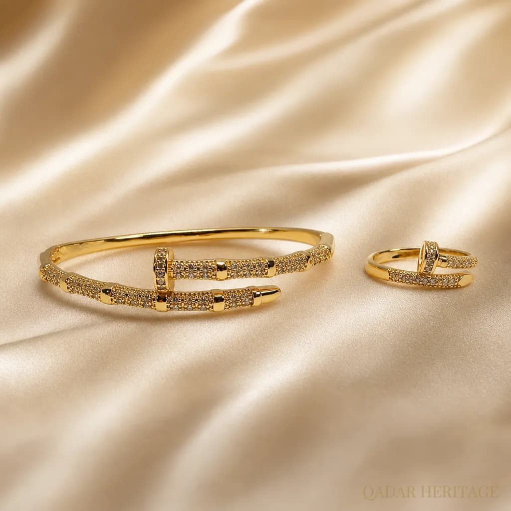 Golden Nail Sparkle Set - Slide 3