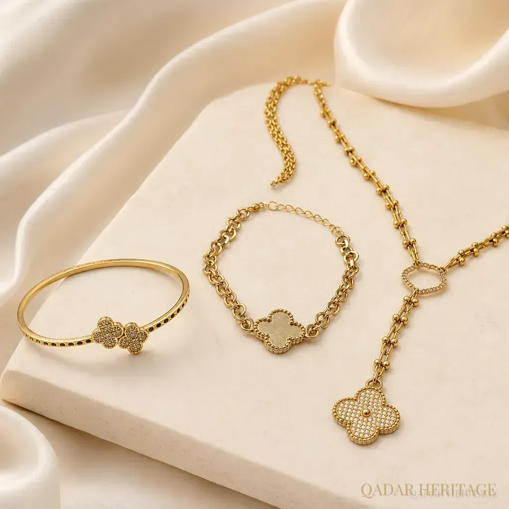 Golden Clover Charm Jewelry Set - Slide 2