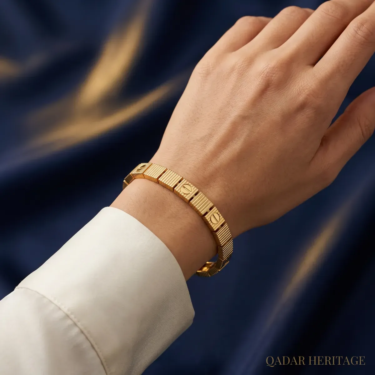 Luxury Gold Geometric Ribbed Bracelet - Slide 1