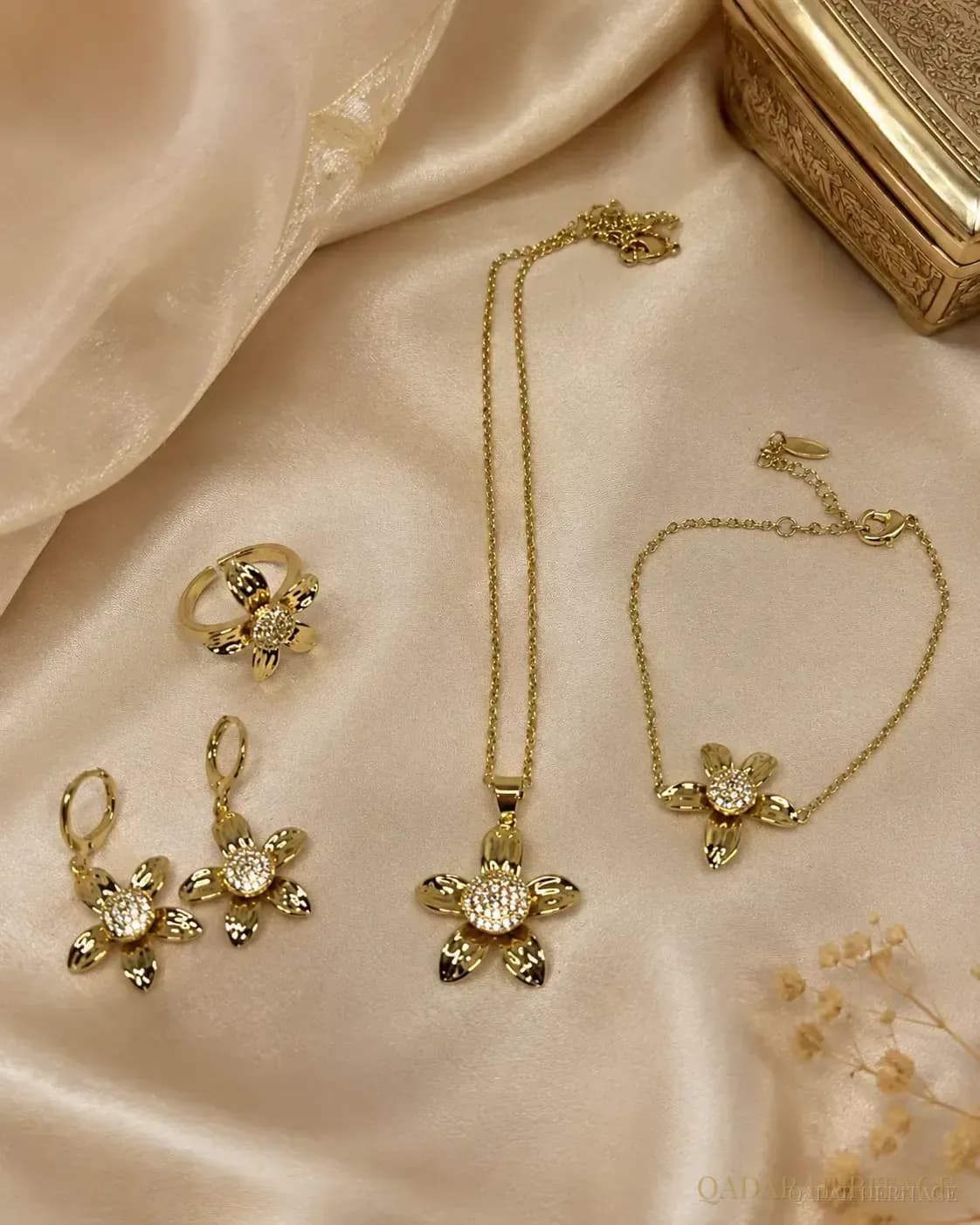Luxury Golden Flower Jewelry Set - Slide 2