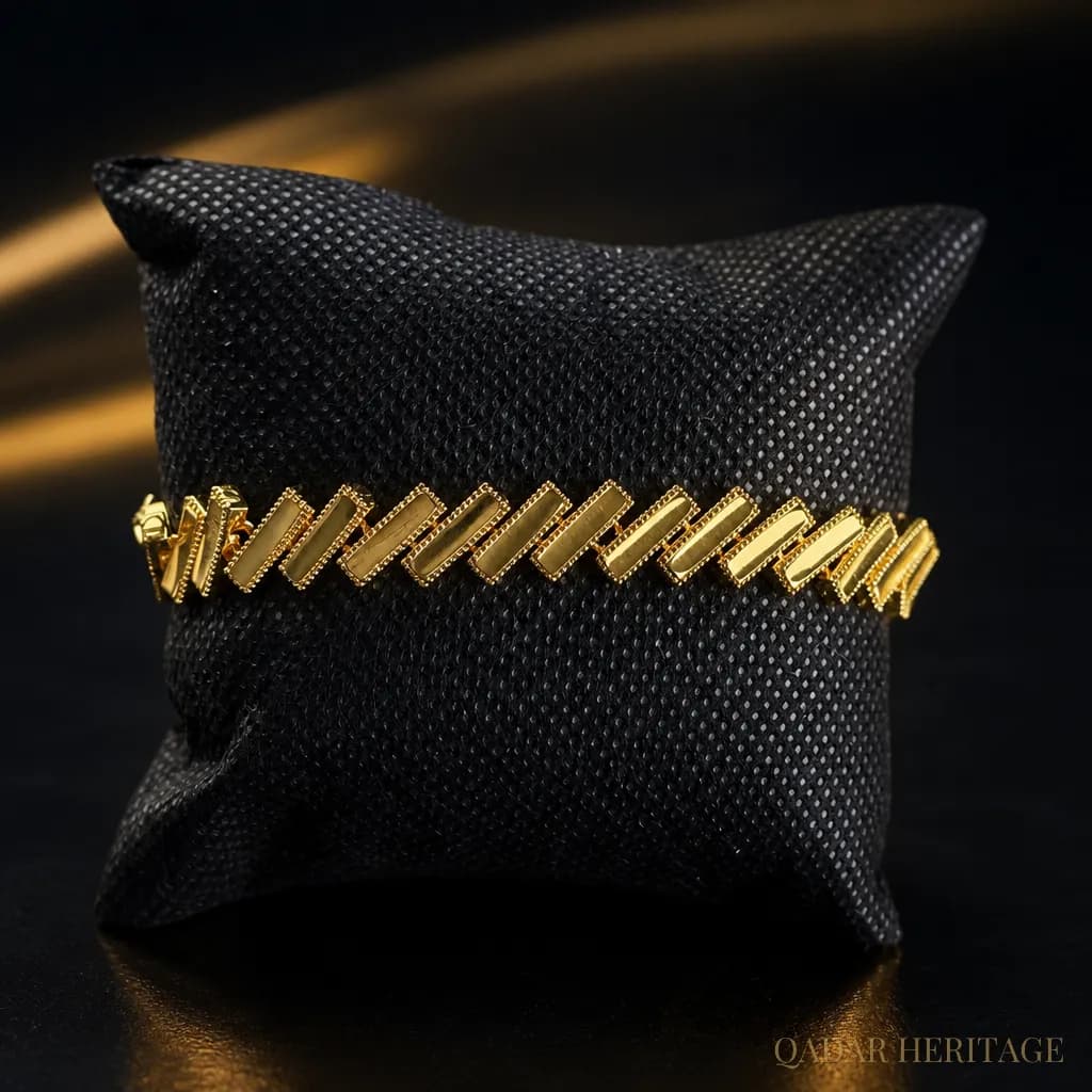 QADAR Ripple Golden Bracelet - Slide 1