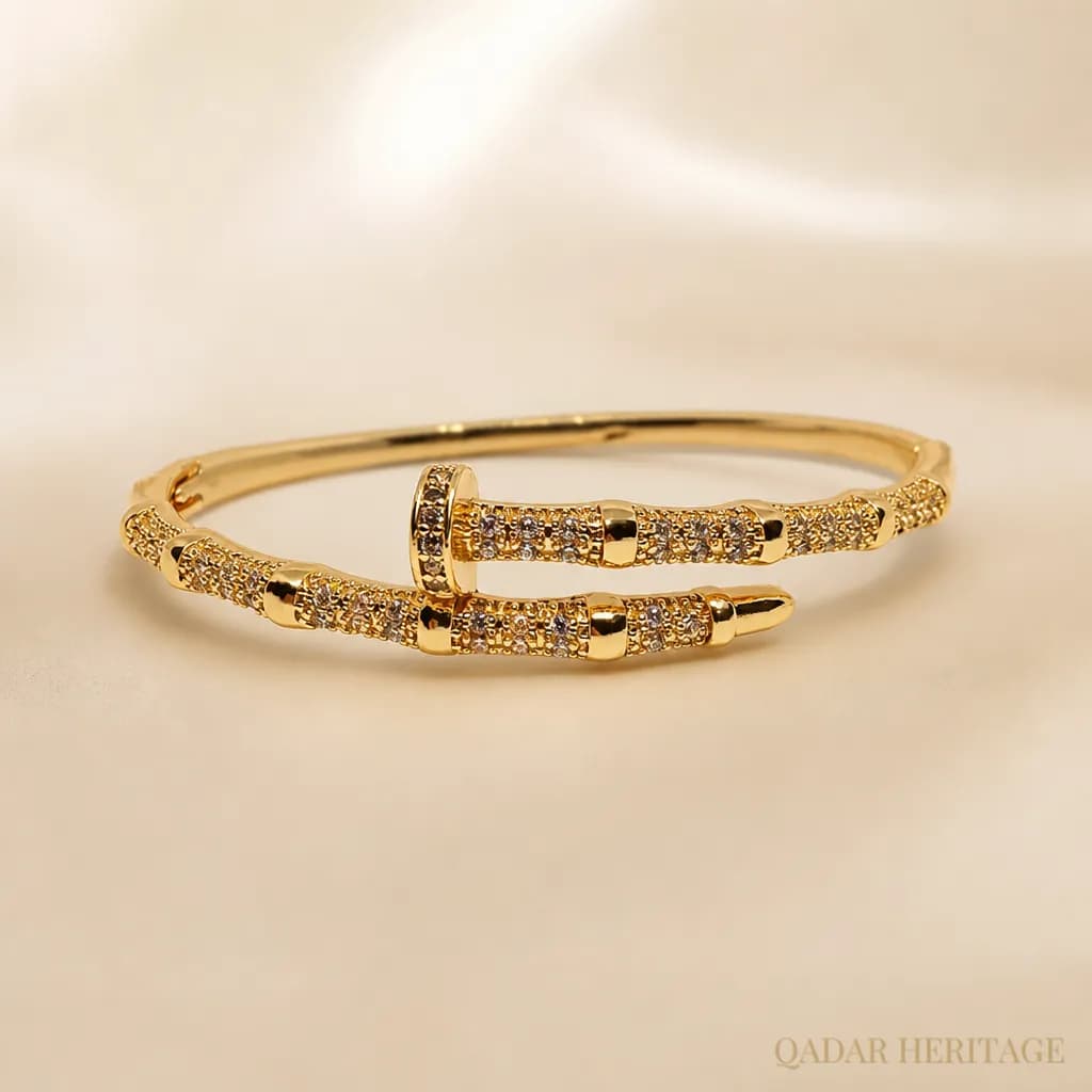 Golden Nail Sparkle Set - Slide 5